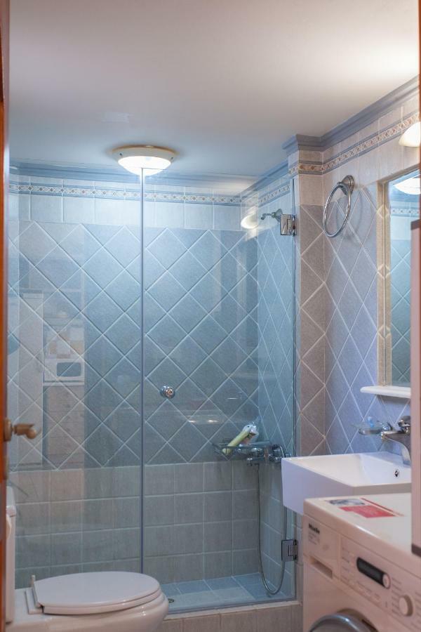 Evelia Apartment Galatas  Экстерьер фото