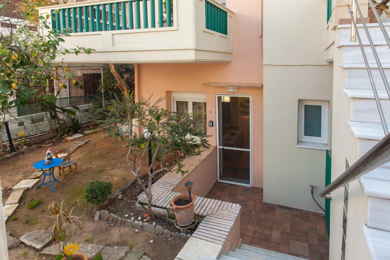 Evelia Apartment Galatas  Экстерьер фото