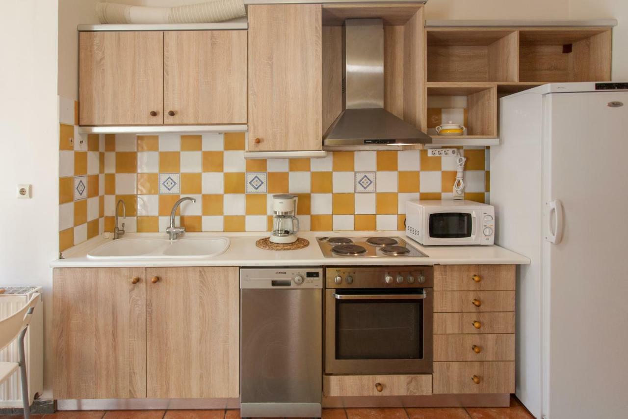 Evelia Apartment Galatas  Экстерьер фото